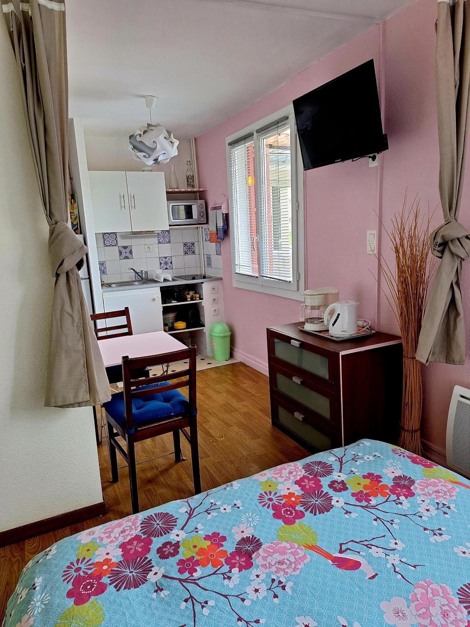 Studio Tout Confort A 300 M Des Thermes Cazaubon Exteriör bild